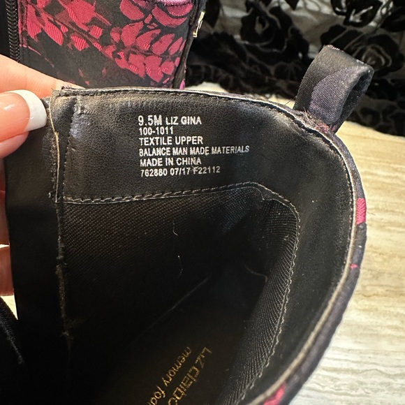 NWOT Liz Claiborne Gina Women’s Size 9.5 Black / Pink Brocade Ankle Boots - Picture 10 of 10